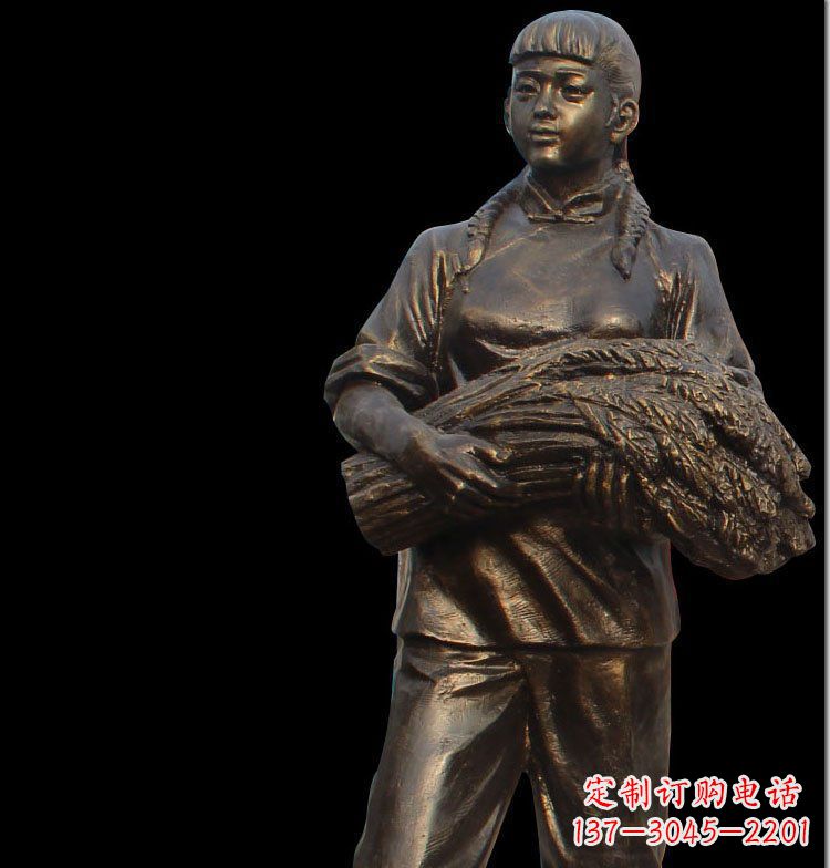 长春“农耕抒情”女子铜雕