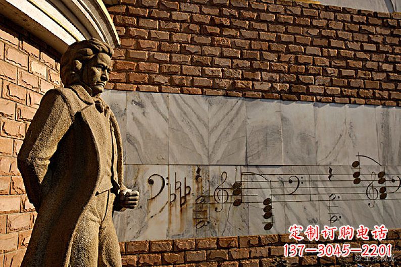 长春贝多芬和钢琴的广场雕塑