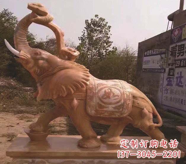 长春大象雕塑鼻卷如意