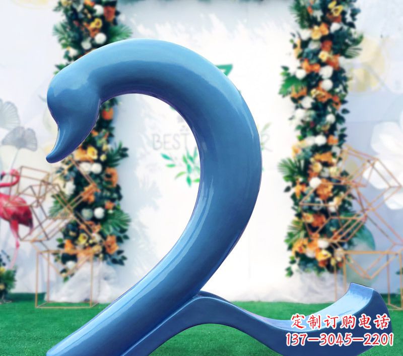 长春玻璃钢爱心天鹅雕塑