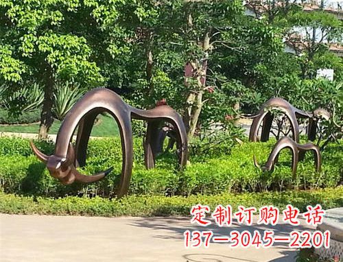 长春玻璃钢动物雕塑公园草坪的美丽装饰