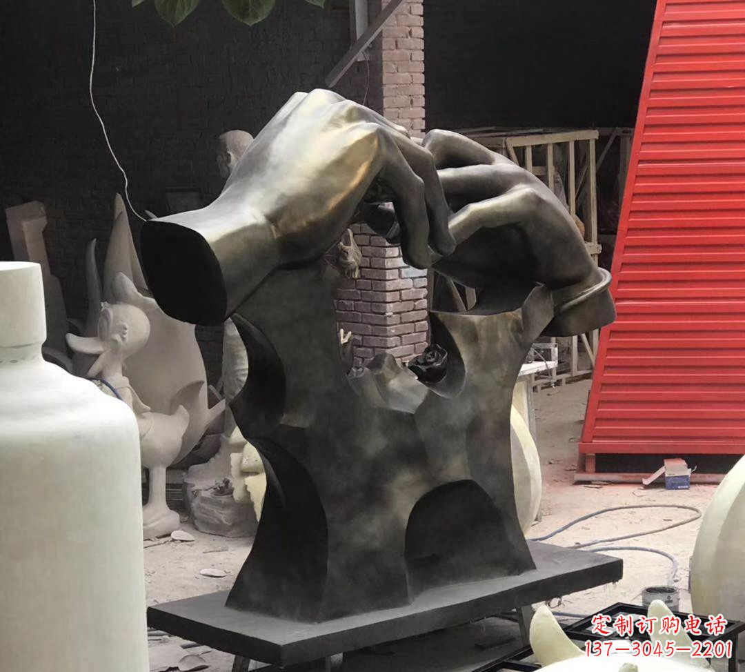 长春玻璃钢仿铜戒指雕塑浪漫情感的象征