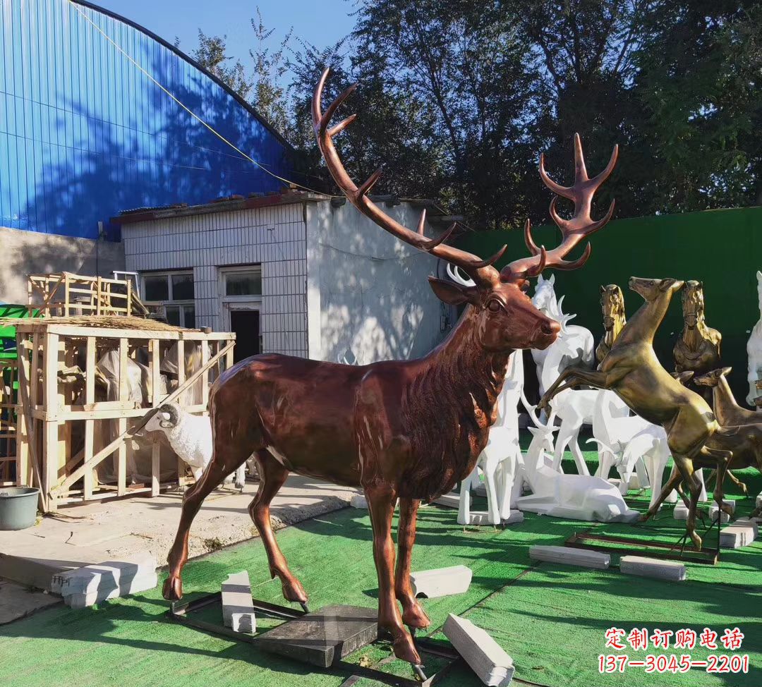 长春玻璃钢仿铜公园动物麋鹿雕塑