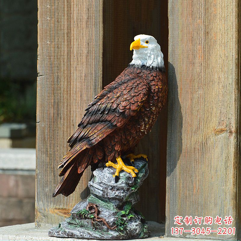 长春玻璃钢老鹰雕塑——传递自然之美
