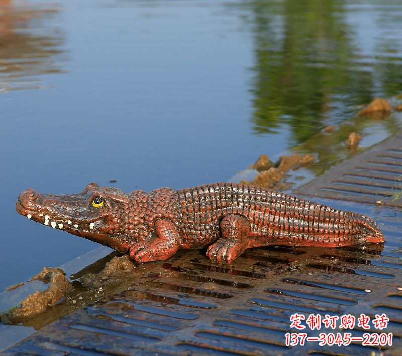 长春玻璃钢仿真鳄鱼园林水景景观动物雕塑