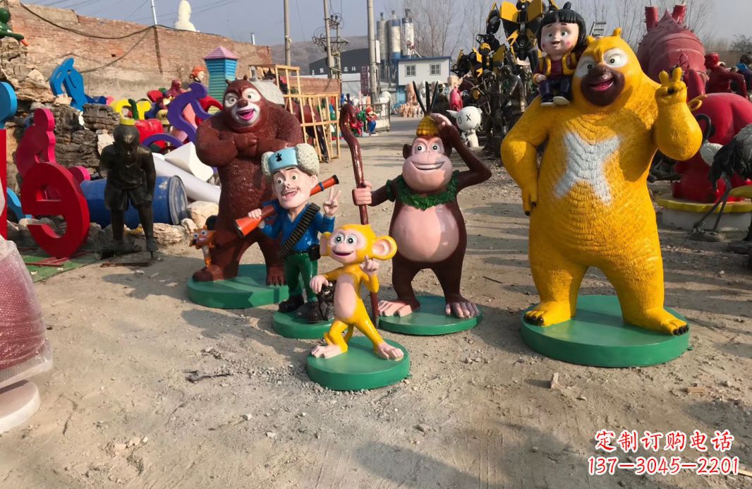 长春玻璃钢仿真熊二雕塑一种可爱的艺术品