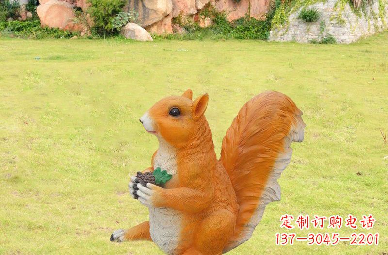 长春玻璃钢制作的松鼠雕塑