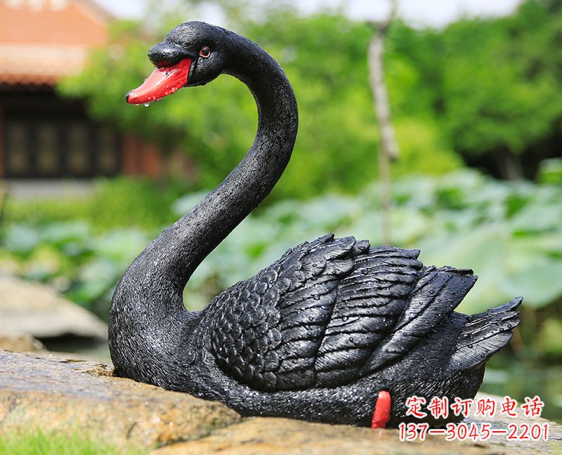 长春玻璃钢雕刻的黑色天鹅——美丽宁静的公园园林摆件