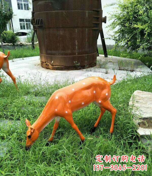 长春玻璃钢喷漆动物梅花鹿雕塑