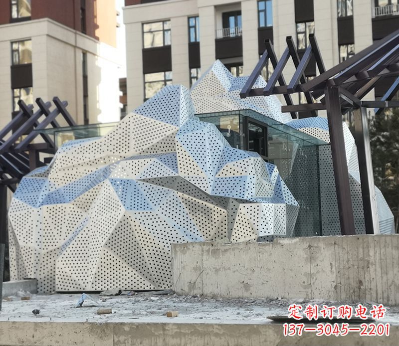 长春不锈钢假山雕塑给空间带来更多活力