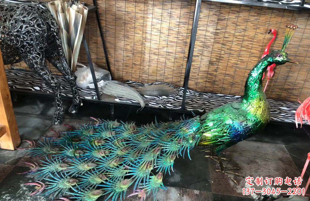 长春不锈钢彩色景观孔雀雕塑