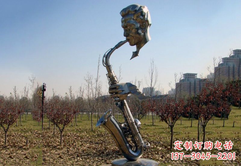 长春静谧而神秘的不锈钢萨克斯雕塑