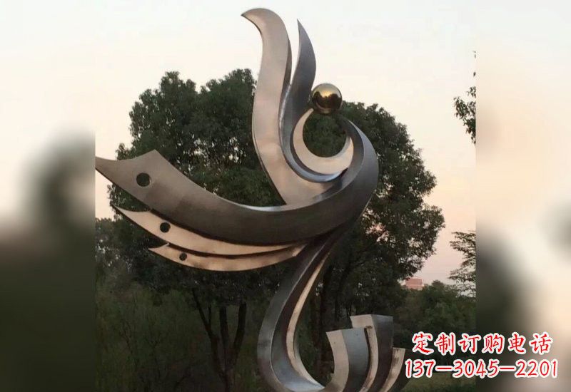 长春不锈钢凤凰雕塑象征着活力与美丽