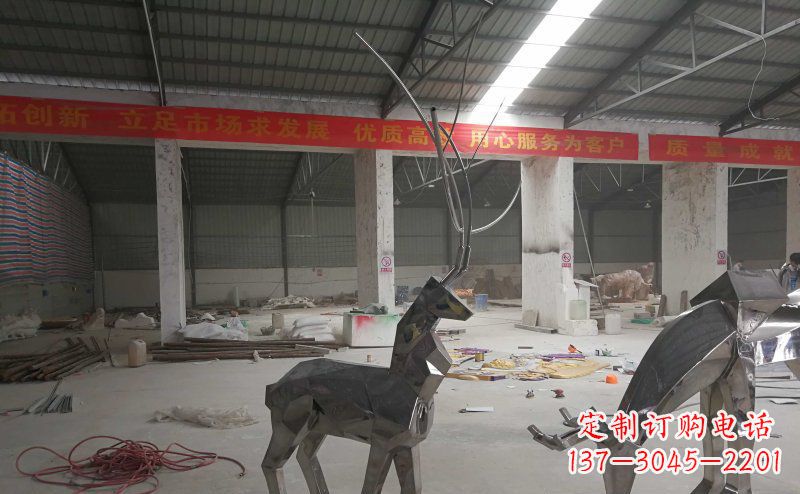 长春不锈钢麋鹿雕塑静谧美丽的自然之美
