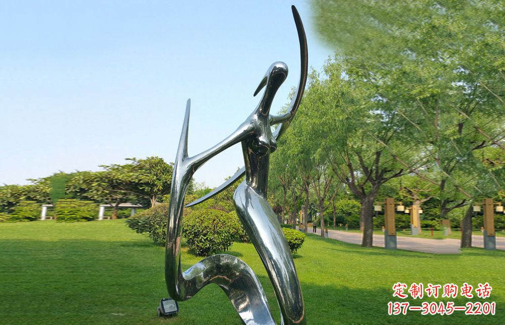 长春不锈钢美女雕塑给公园注入活力