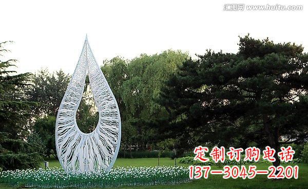 长春流动的美丽——不锈钢水滴雕塑