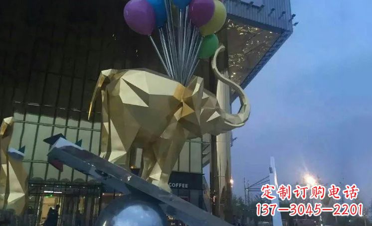 长春大象踩高跷——点缀城市景观