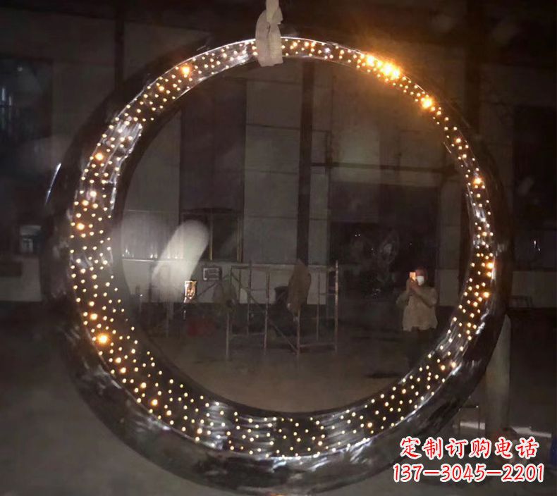 长春璀璨夜空,不锈钢发光月亮雕塑