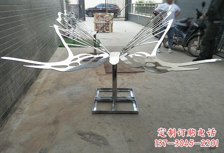 长春非凡之美不锈钢公园的蝴蝶雕塑