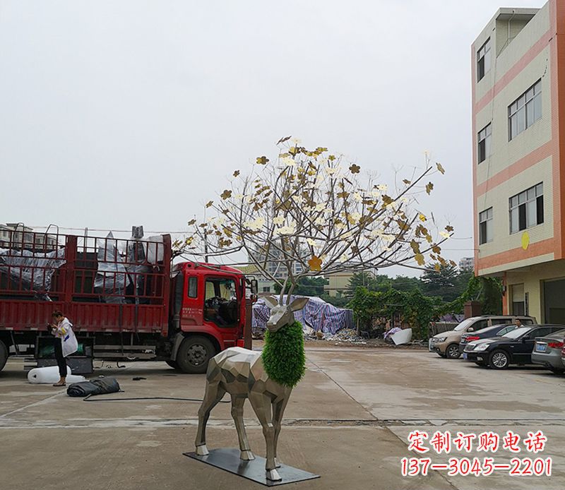长春不锈钢公园的梅花鹿雕塑