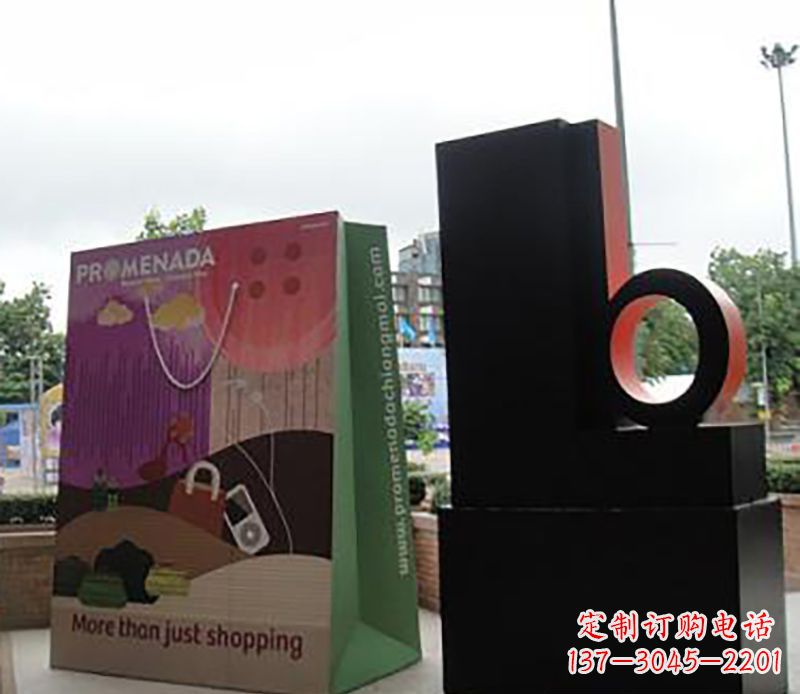 长春不锈钢购物袋雕塑为公园带来现代风格
