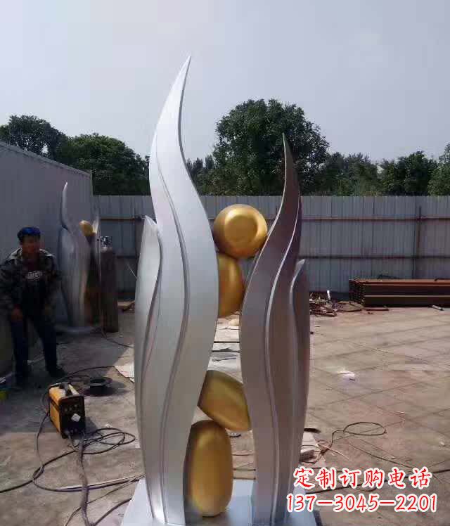 长春不锈钢广场翅膀雕塑象征着自由之翼