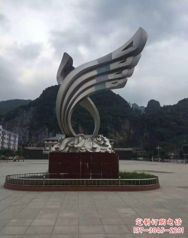 长春翅膀雕塑——环绕不锈钢广场的精美艺术品