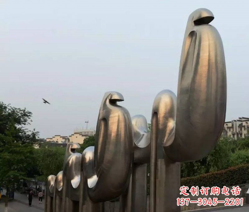 长春不锈钢骆驼雕塑给城市增添新魅力