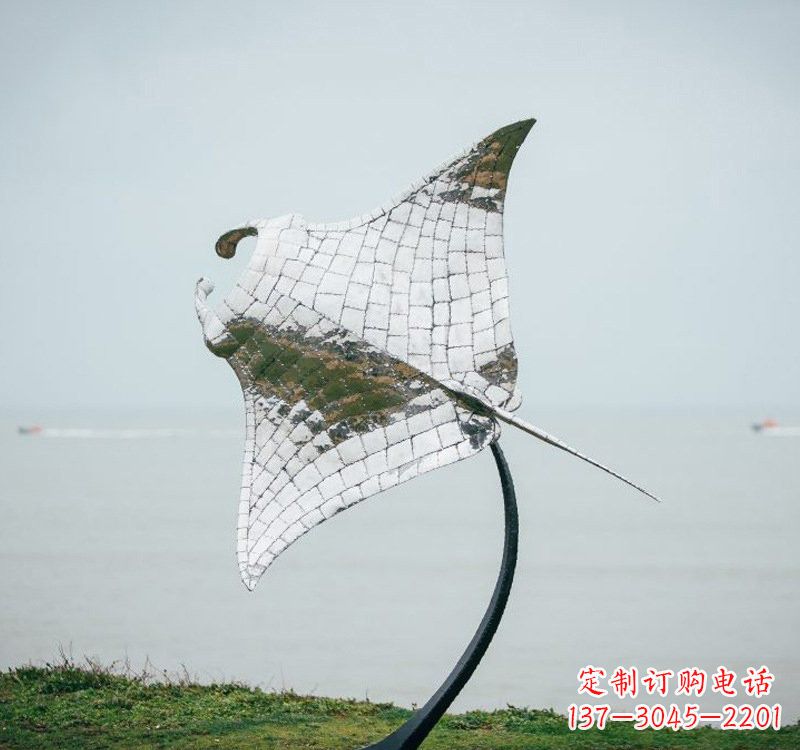 长春不锈钢海洋动物蝠鲼雕塑艺术与环保的完美结合