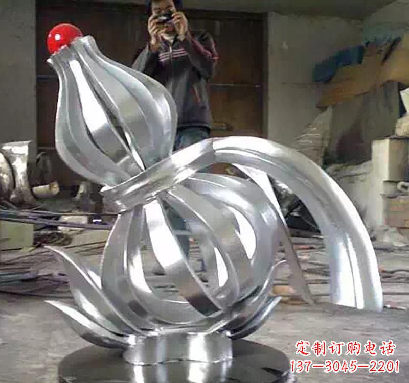 长春不锈钢葫芦雕塑精美而传统