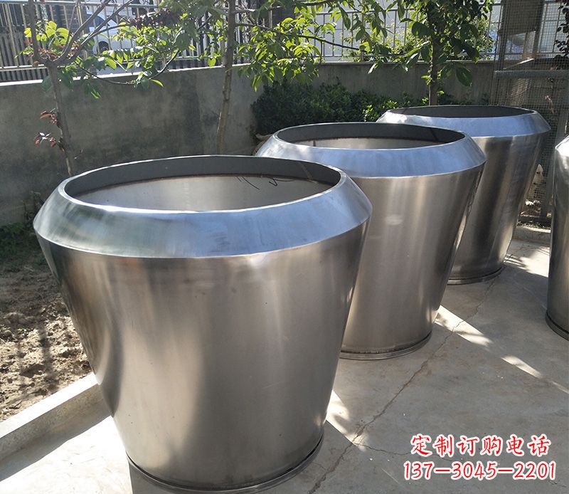 长春不锈钢花盆雕塑给你的家园增添一份独特的美