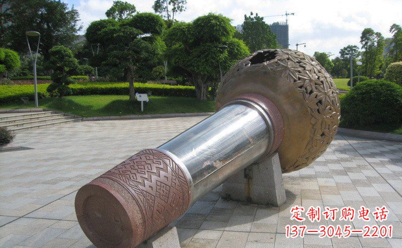 长春“铸就记忆的不锈钢话筒雕塑”