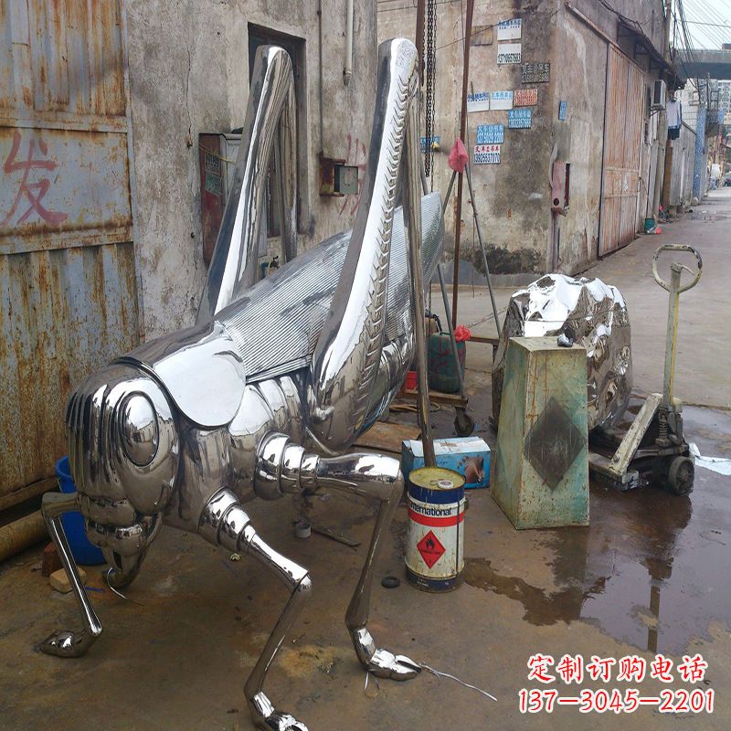 长春不锈钢蝗虫雕塑营造美好的自然环境