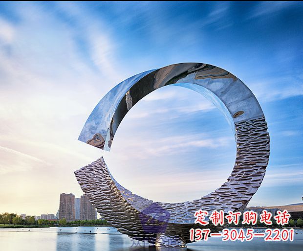 长春环绕世界的不锈钢景观雕塑