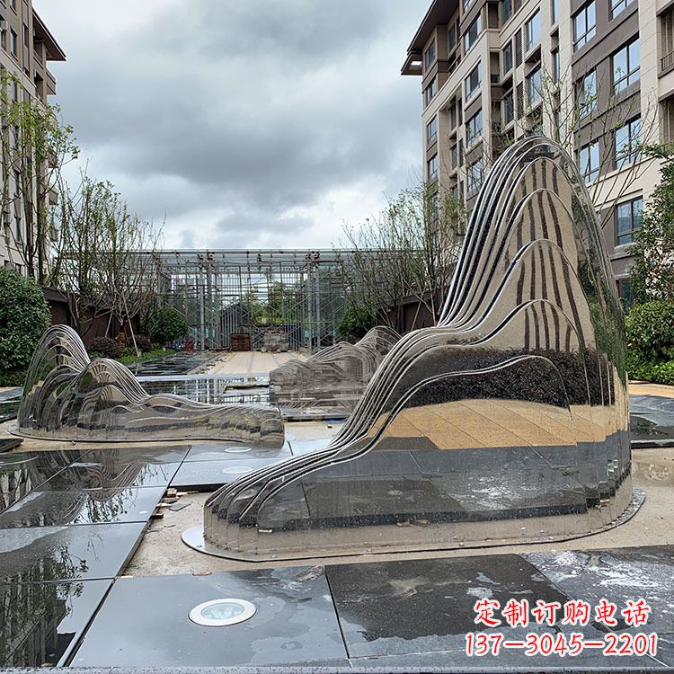 长春不锈钢镜面假山雕塑给城市带来灵动之美