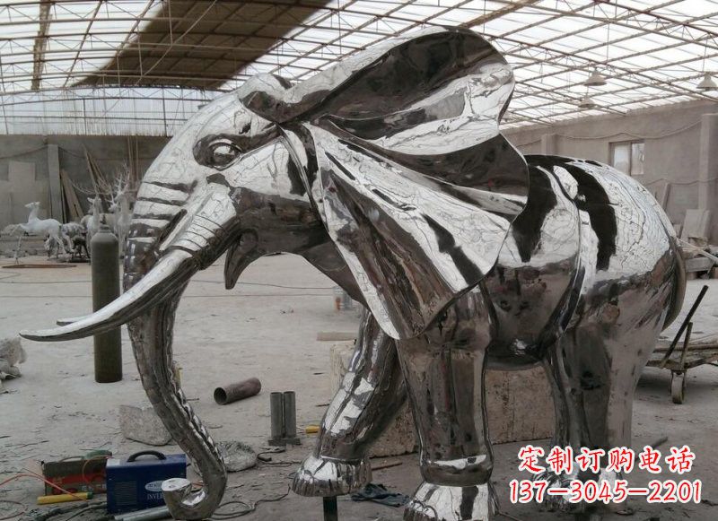长春不锈钢镜面大象雕塑——独特的艺术精品