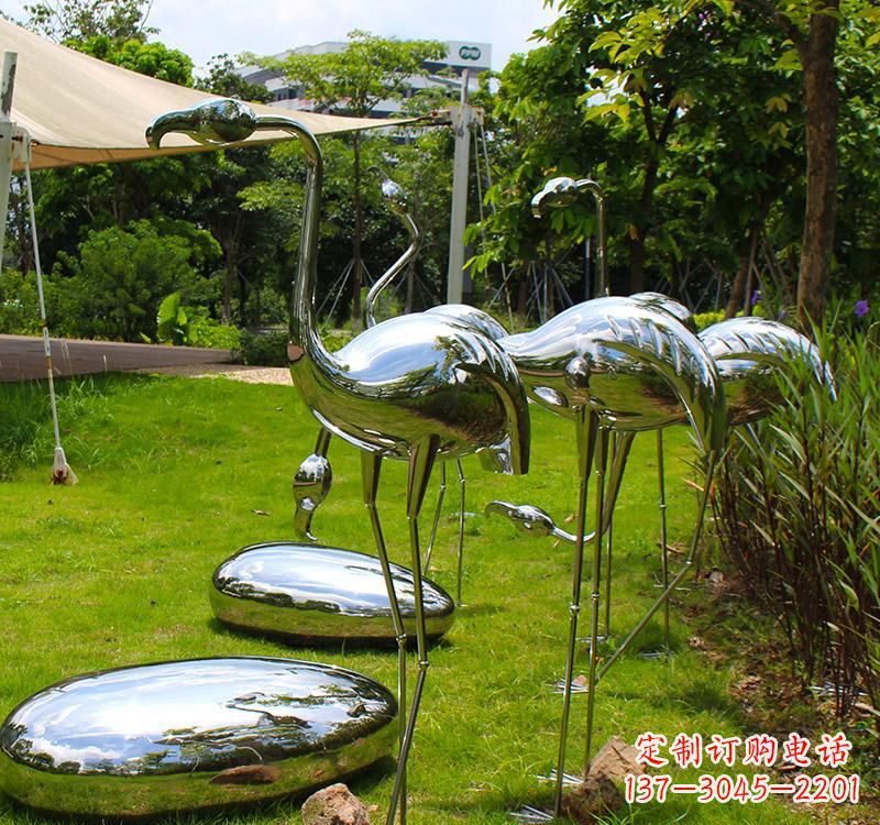 长春不锈钢镜面火烈鸟雕塑精美外形、多彩光泽