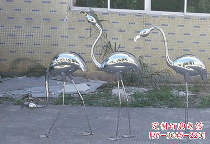 长春不锈钢火烈鸟雕塑给人以美好的视觉享受