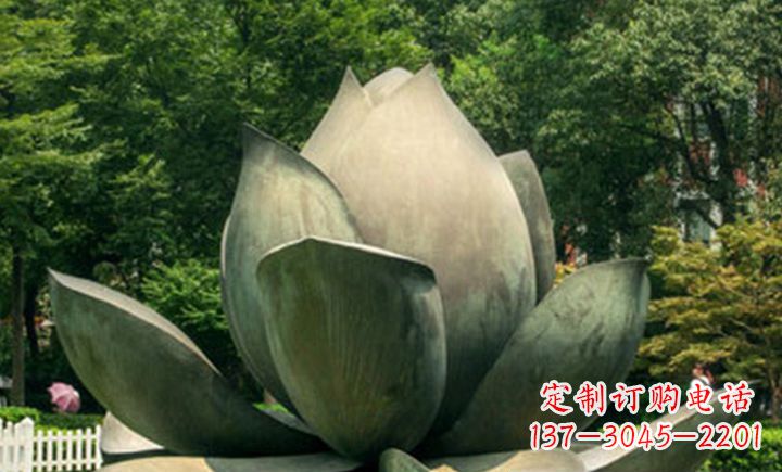 长春不锈钢莲花公园精美的雕塑装点