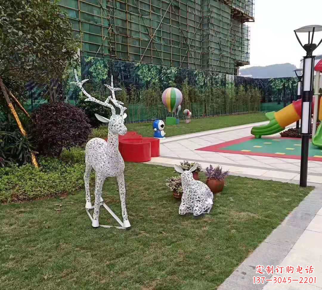 长春不锈钢梅花鹿雕塑点亮公园景观