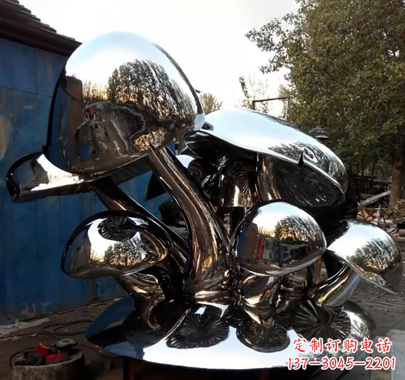 长春不锈钢蘑菇雕塑给空间增添活力