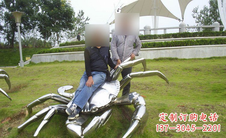 长春不锈钢螃蟹雕塑艺术美化公园环境
