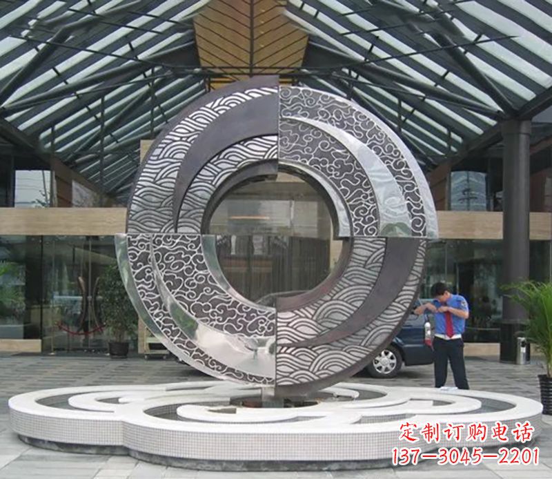长春不锈钢圆环雕塑,点缀酒店空间