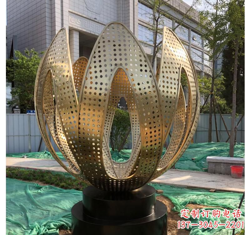 长春不锈钢拱门雕塑以艺术之美装点园林