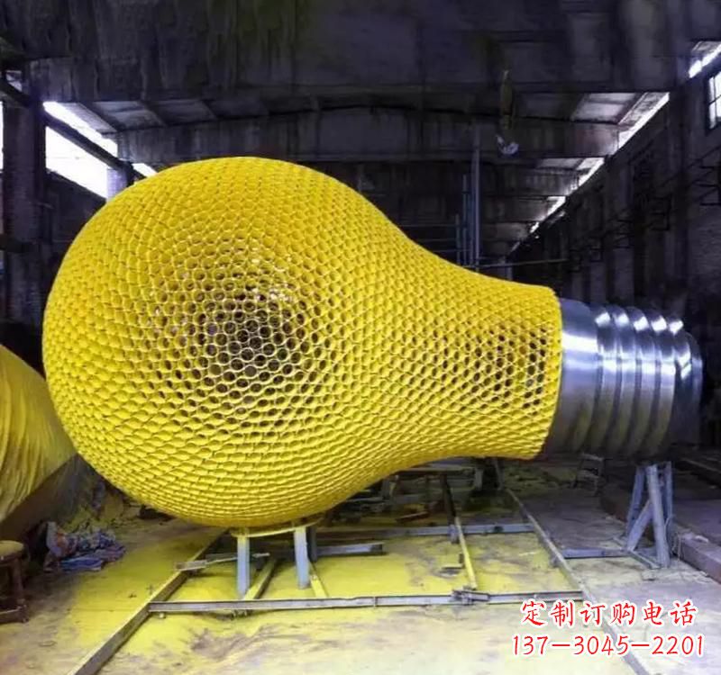 长春不锈钢灯泡雕塑精美而又抢眼
