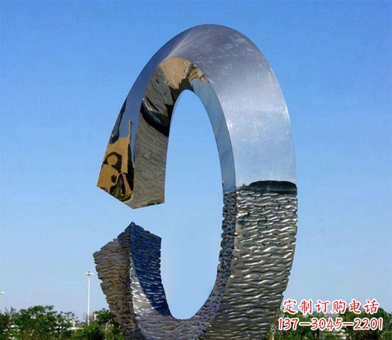 长春环绕着美好的景观雕塑