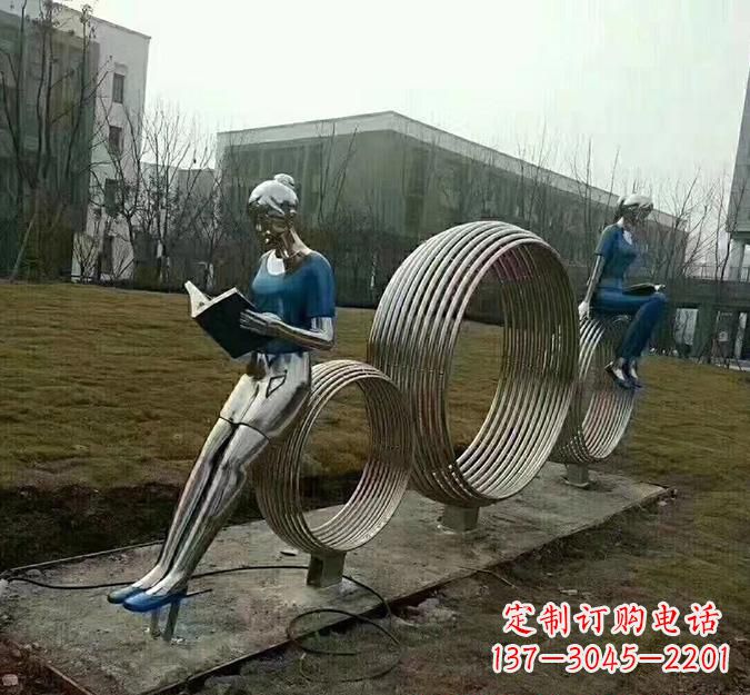 长春圆环读书人雕塑