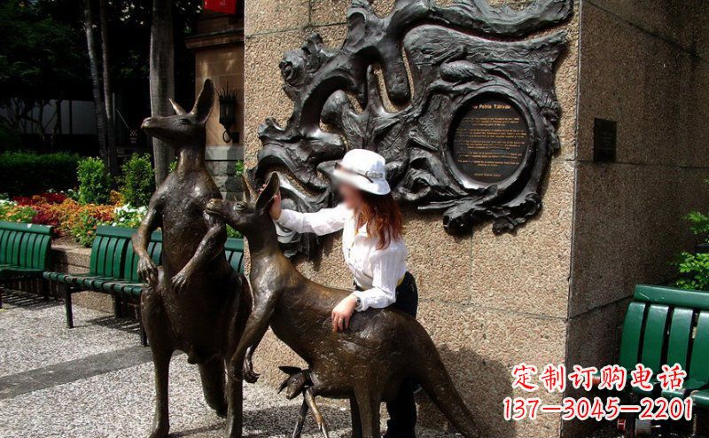 长春袋鼠雕塑——装点步行街的美丽风景