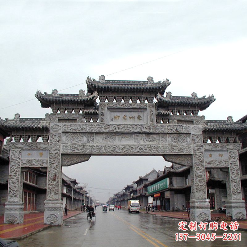 长春城市街道仿古石牌楼