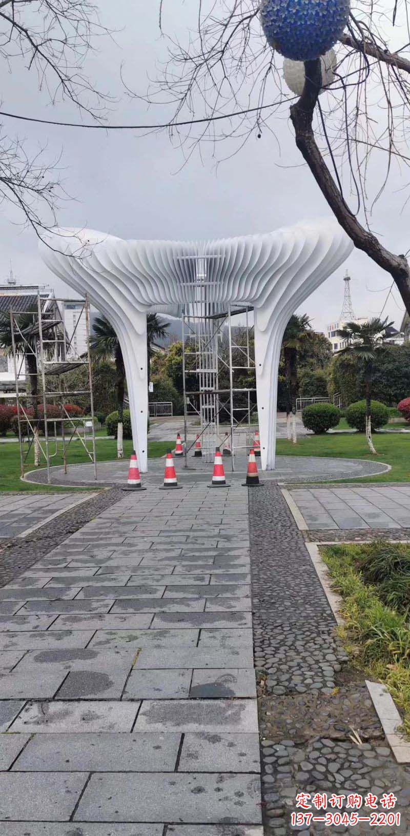 长春拱门雕塑融入现代设计的古典美感
